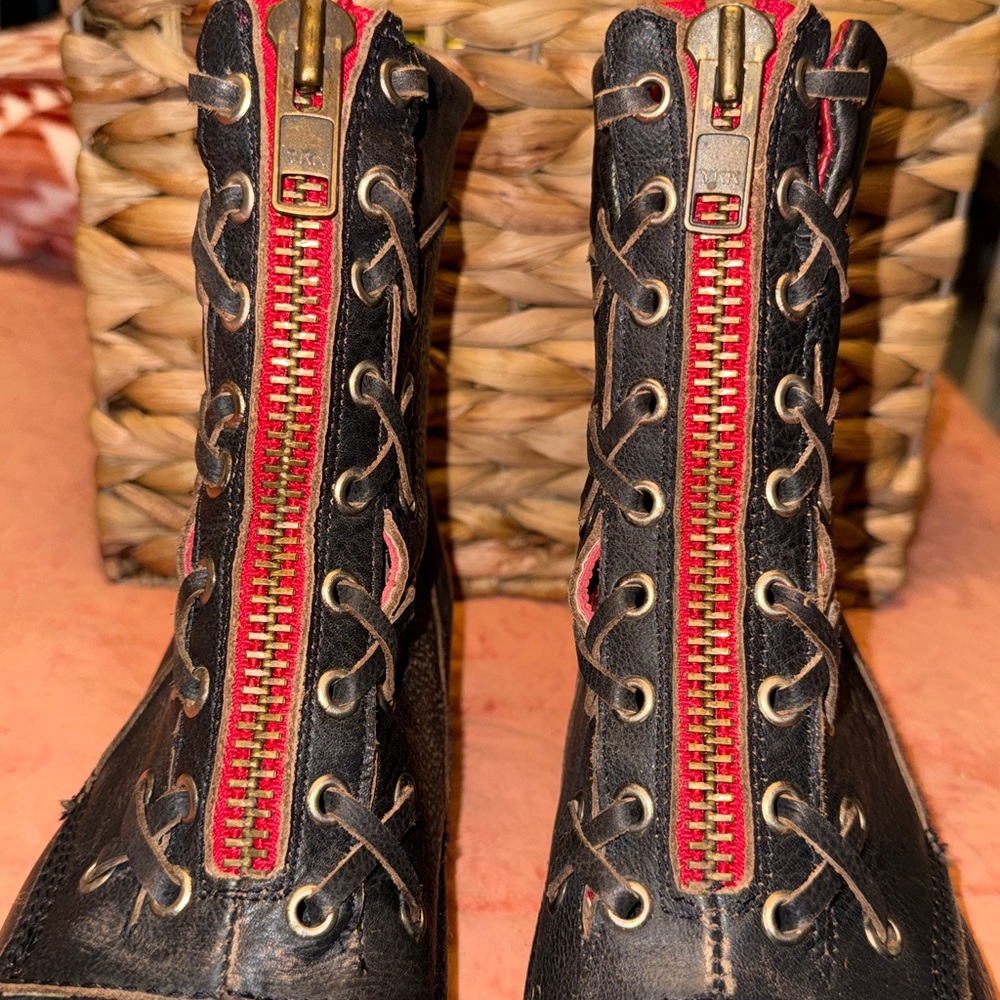 Freebird Liverpool Red Zipper Black Size 10 fit like 9.5 or small 10 - Picture 8 of 16